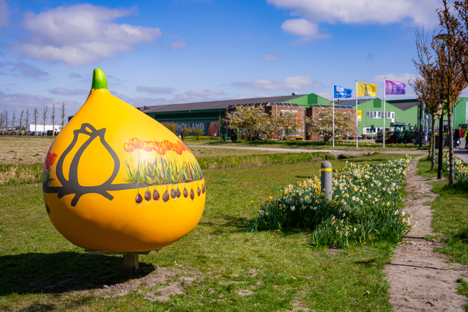 Reuzenbol “Family & Friends” onthuld door vijfde generatie JUB Holland
