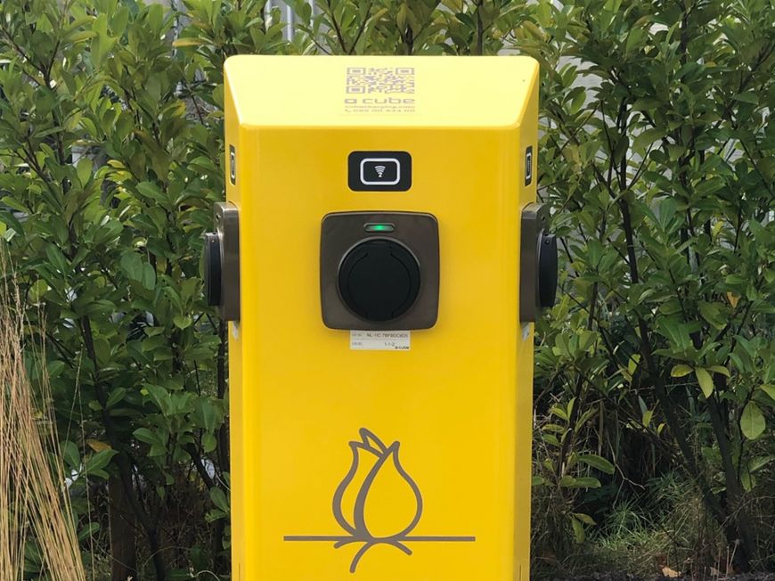 Nieuwe elektrische laadpaal bij JUB