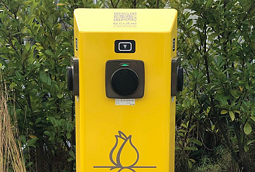 Nieuwe elektrische laadpaal bij JUB